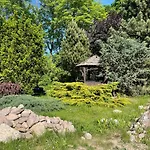W Zabytkowej Stajni Nad Jeziorem Z Dostepem Do Parku I Sasiedztwem Xix Wiecznego Dworku Modrzewiowego Lodge *