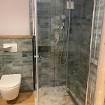 W Zabytkowej Stajni Nad Jeziorem Z Dostepem Do Parku I Sasiedztwem Xix Wiecznego Dworku Modrzewiowego Lodge
