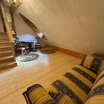 W Zabytkowej Stajni Nad Jeziorem Z Dostepem Do Parku I Sasiedztwem Xix Wiecznego Dworku Modrzewiowego * Szteklin