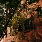 W Zabytkowej Stajni Nad Jeziorem Z Dostepem Do Parku I Sasiedztwem Xix Wiecznego Dworku Modrzewiowego Lodge *