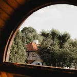 W Zabytkowej Stajni Nad Jeziorem Z Dostepem Do Parku I Sasiedztwem Xix Wiecznego Dworku Modrzewiowego *