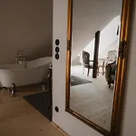 W Zabytkowej Stajni Nad Jeziorem Z Dostepem Do Parku I Sasiedztwem Xix Wiecznego Dworku Modrzewiowego Lodge *