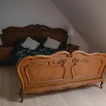 Jaktstuga W Zabytkowej Stajni Nad Jeziorem Z Dostepem Do Parku I Sasiedztwem Xix Wiecznego Dworku Modrzewiowego Szteklin