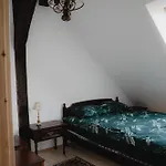 Jaktstuga W Zabytkowej Stajni Nad Jeziorem Z Dostepem Do Parku I Sasiedztwem Xix Wiecznego Dworku Modrzewiowego