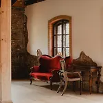 Lodge W Zabytkowej Stajni Nad Jeziorem Z Dostepem Do Parku I Sasiedztwem Xix Wiecznego Dworku Modrzewiowego *