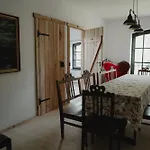 W Zabytkowej Stajni Nad Jeziorem Z Dostepem Do Parku I Sasiedztwem Xix Wiecznego Dworku Modrzewiowego * Szteklin