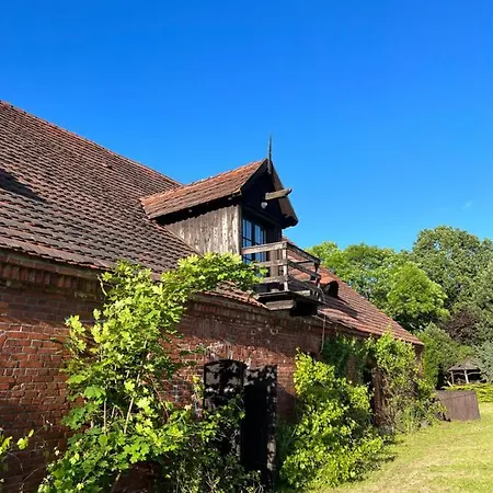 W Zabytkowej Stajni Nad Jeziorem Z Dostepem Do Parku I Sasiedztwem Xix Wiecznego Dworku Modrzewiowego *