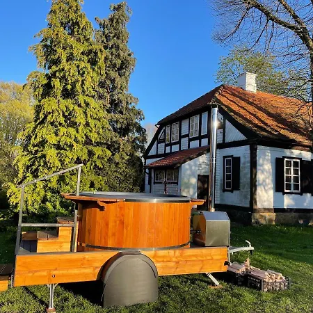 Lodge W Zabytkowej Stajni Nad Jeziorem Z Dostepem Do Parku I Sasiedztwem Xix Wiecznego Dworku Modrzewiowego *