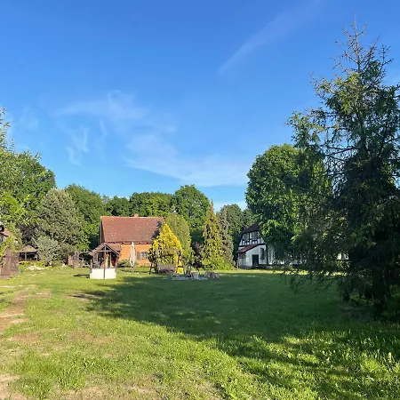 W Zabytkowej Stajni Nad Jeziorem Z Dostepem Do Parku I Sasiedztwem Xix Wiecznego Dworku Modrzewiowego