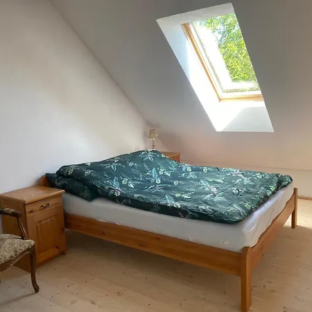 Domek letniskowy W Zabytkowej Stajni Nad Jeziorem Z Dostepem Do Parku I Sasiedztwem Xix Wiecznego Dworku Modrzewiowego Szteklin
