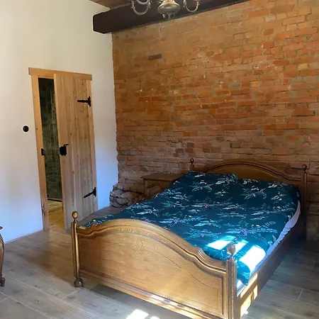 W Zabytkowej Stajni Nad Jeziorem Z Dostepem Do Parku I Sasiedztwem Xix Wiecznego Dworku Modrzewiowego Lodge Szteklin