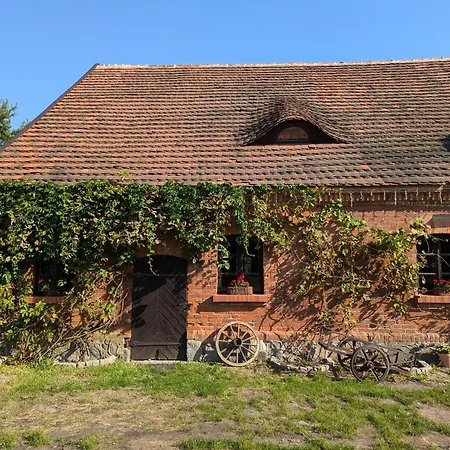 W Zabytkowej Stajni Nad Jeziorem Z Dostepem Do Parku I Sasiedztwem Xix Wiecznego Dworku Modrzewiowego *