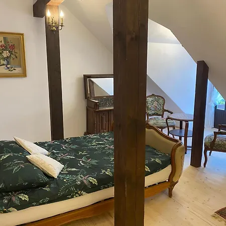 W Zabytkowej Stajni Nad Jeziorem Z Dostepem Do Parku I Sasiedztwem Xix Wiecznego Dworku Modrzewiowego Lodge