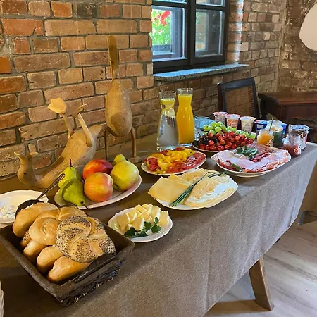 Lodge W Zabytkowej Stajni Nad Jeziorem Z Dostepem Do Parku I Sasiedztwem Xix Wiecznego Dworku Modrzewiowego Szteklin