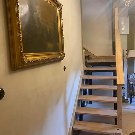 W Zabytkowej Stajni Nad Jeziorem Z Dostepem Do Parku I Sasiedztwem Xix Wiecznego Dworku Modrzewiowego Lodge Szteklin