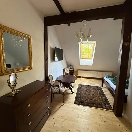 Lodge W Zabytkowej Stajni Nad Jeziorem Z Dostepem Do Parku I Sasiedztwem Xix Wiecznego Dworku Modrzewiowego Szteklin