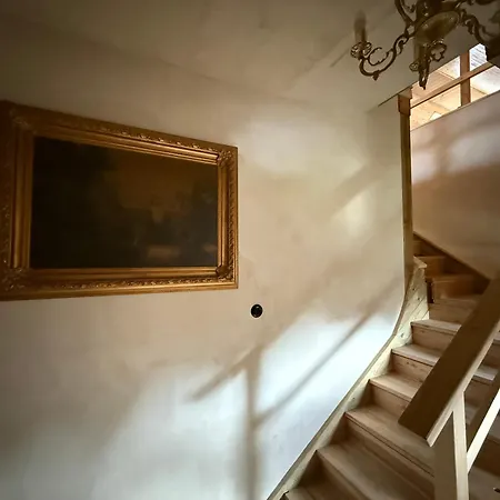 Jaktstuga W Zabytkowej Stajni Nad Jeziorem Z Dostepem Do Parku I Sasiedztwem Xix Wiecznego Dworku Modrzewiowego *