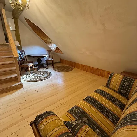 W Zabytkowej Stajni Nad Jeziorem Z Dostepem Do Parku I Sasiedztwem Xix Wiecznego Dworku Modrzewiowego * Szteklin