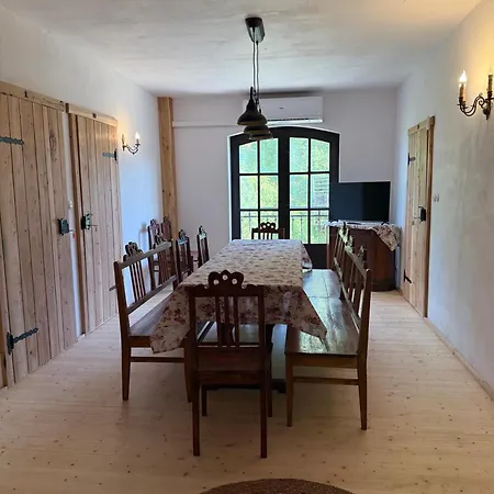 Lodge W Zabytkowej Stajni Nad Jeziorem Z Dostepem Do Parku I Sasiedztwem Xix Wiecznego Dworku Modrzewiowego