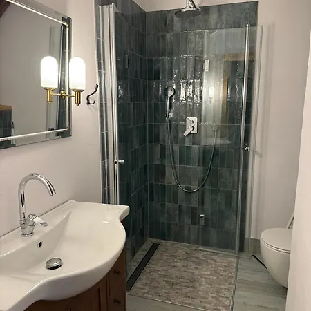 W Zabytkowej Stajni Nad Jeziorem Z Dostepem Do Parku I Sasiedztwem Xix Wiecznego Dworku Modrzewiowego * Szteklin