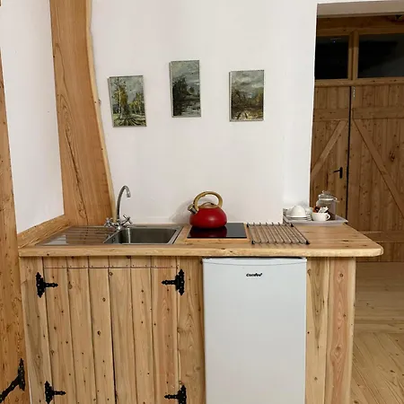 Lodge W Zabytkowej Stajni Nad Jeziorem Z Dostepem Do Parku I Sasiedztwem Xix Wiecznego Dworku Modrzewiowego Szteklin