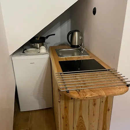 W Zabytkowej Stajni Nad Jeziorem Z Dostepem Do Parku I Sasiedztwem Xix Wiecznego Dworku Modrzewiowego Jaktstuga