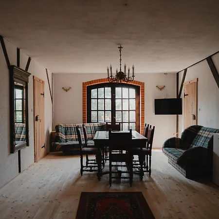 W Zabytkowej Stajni Nad Jeziorem Z Dostepem Do Parku I Sasiedztwem Xix Wiecznego Dworku Modrzewiowego * Szteklin