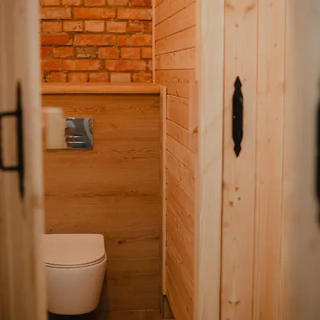 Lodge W Zabytkowej Stajni Nad Jeziorem Z Dostepem Do Parku I Sasiedztwem Xix Wiecznego Dworku Modrzewiowego Szteklin