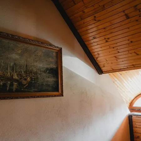 W Zabytkowej Stajni Nad Jeziorem Z Dostepem Do Parku I Sasiedztwem Xix Wiecznego Dworku Modrzewiowego Lodge *