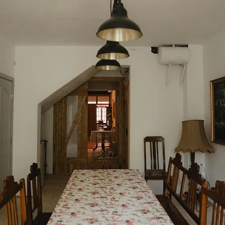 Lodge W Zabytkowej Stajni Nad Jeziorem Z Dostepem Do Parku I Sasiedztwem Xix Wiecznego Dworku Modrzewiowego Szteklin