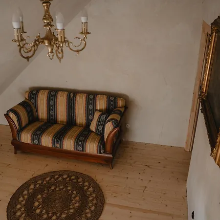 W Zabytkowej Stajni Nad Jeziorem Z Dostepem Do Parku I Sasiedztwem Xix Wiecznego Dworku Modrzewiowego Lodge
