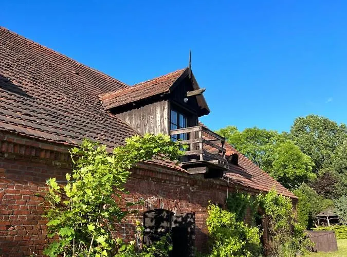 W Zabytkowej Stajni Nad Jeziorem Z Dostepem Do Parku I Sasiedztwem Xix Wiecznego Dworku Modrzewiowego *