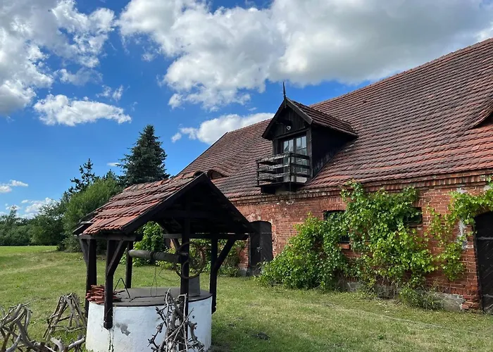 Orman Evi W Zabytkowej Stajni Nad Jeziorem Z Dostepem Do Parku I Sasiedztwem Xix Wiecznego Dworku Modrzewiowego Szteklin