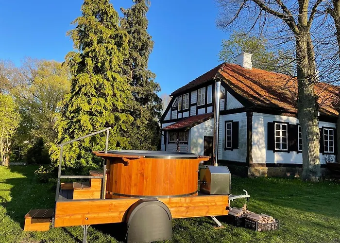Orman Evi W Zabytkowej Stajni Nad Jeziorem Z Dostepem Do Parku I Sasiedztwem Xix Wiecznego Dworku Modrzewiowego *