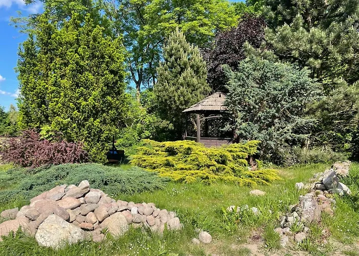 W Zabytkowej Stajni Nad Jeziorem Z Dostepem Do Parku I Sasiedztwem Xix Wiecznego Dworku Modrzewiowego Chata *