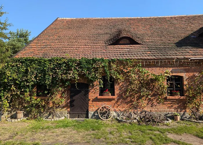 W Zabytkowej Stajni Nad Jeziorem Z Dostepem Do Parku I Sasiedztwem Xix Wiecznego Dworku Modrzewiowego *