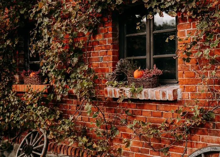 Chata W Zabytkowej Stajni Nad Jeziorem Z Dostepem Do Parku I Sasiedztwem Xix Wiecznego Dworku Modrzewiowego Szteklin