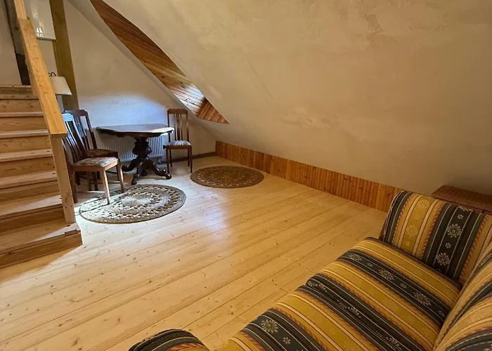 W Zabytkowej Stajni Nad Jeziorem Z Dostepem Do Parku I Sasiedztwem Xix Wiecznego Dworku Modrzewiowego * Szteklin