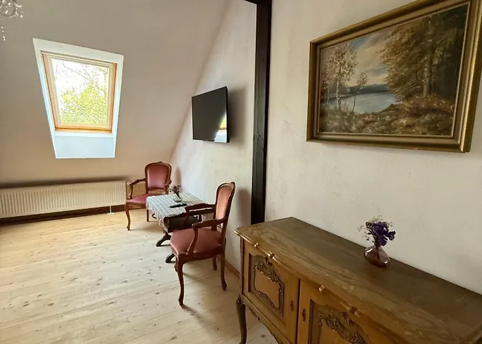 Chata W Zabytkowej Stajni Nad Jeziorem Z Dostepem Do Parku I Sasiedztwem Xix Wiecznego Dworku Modrzewiowego *