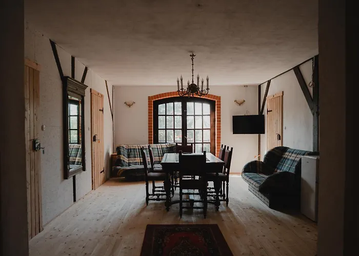 W Zabytkowej Stajni Nad Jeziorem Z Dostepem Do Parku I Sasiedztwem Xix Wiecznego Dworku Modrzewiowego * Szteklin