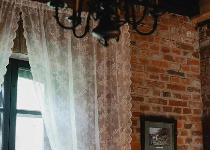 W Zabytkowej Stajni Nad Jeziorem Z Dostepem Do Parku I Sasiedztwem Xix Wiecznego Dworku Modrzewiowego *