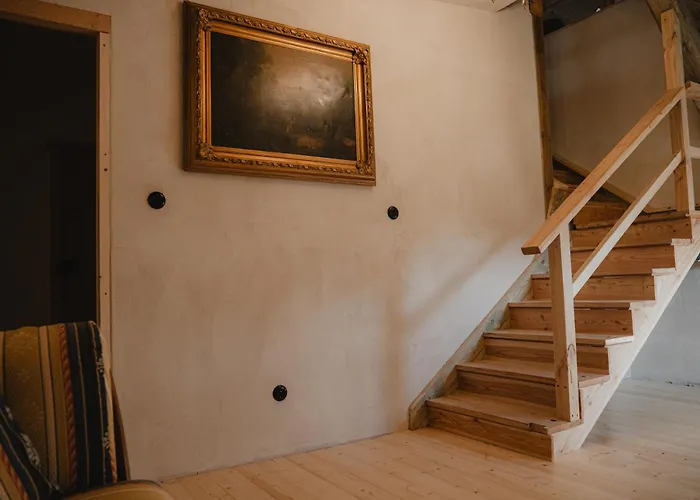 W Zabytkowej Stajni Nad Jeziorem Z Dostepem Do Parku I Sasiedztwem Xix Wiecznego Dworku Modrzewiowego Szteklin