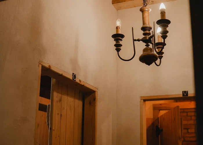 W Zabytkowej Stajni Nad Jeziorem Z Dostepem Do Parku I Sasiedztwem Xix Wiecznego Dworku Modrzewiowego *