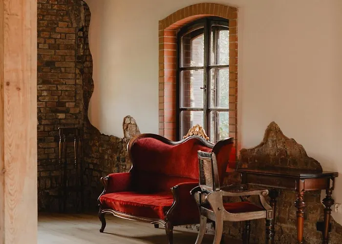 Chata W Zabytkowej Stajni Nad Jeziorem Z Dostepem Do Parku I Sasiedztwem Xix Wiecznego Dworku Modrzewiowego *